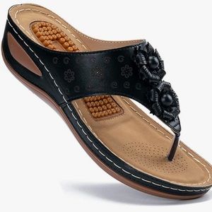 LIKE NEW SZ 8 WEDGE FLIP FLOP